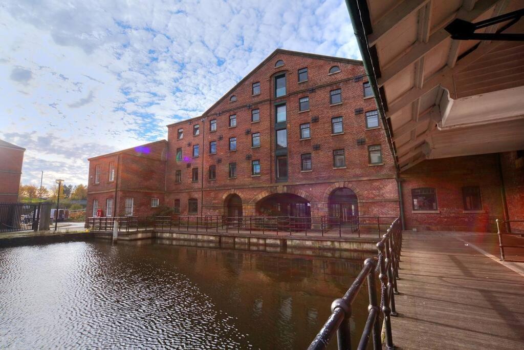 Beautiful 1-Bed Apartment In Grade Listed Warehouse - Victoria Quays, Sheffield City Centre, Free Parking, Pet Friendly, Netflix Ngoại thất bức ảnh