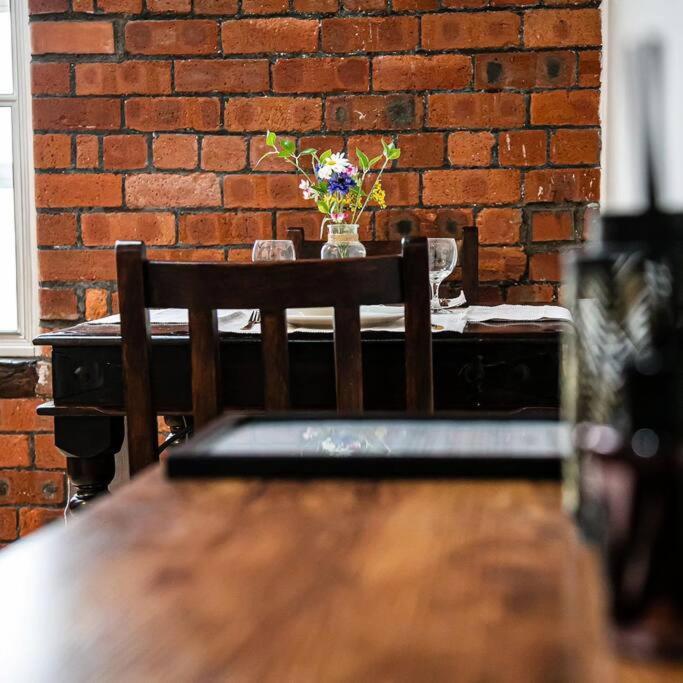 Beautiful 1-Bed Apartment In Grade Listed Warehouse - Victoria Quays, Sheffield City Centre, Free Parking, Pet Friendly, Netflix Ngoại thất bức ảnh