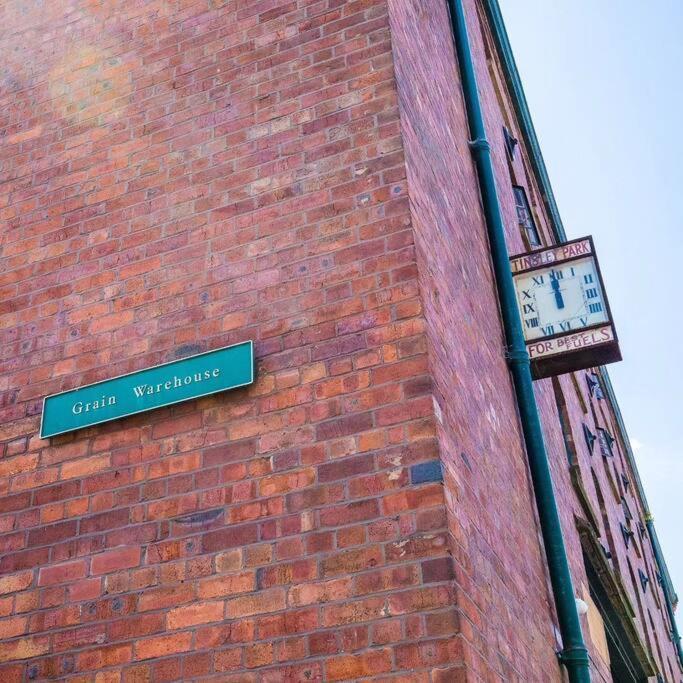 Beautiful 1-Bed Apartment In Grade Listed Warehouse - Victoria Quays, Sheffield City Centre, Free Parking, Pet Friendly, Netflix Ngoại thất bức ảnh