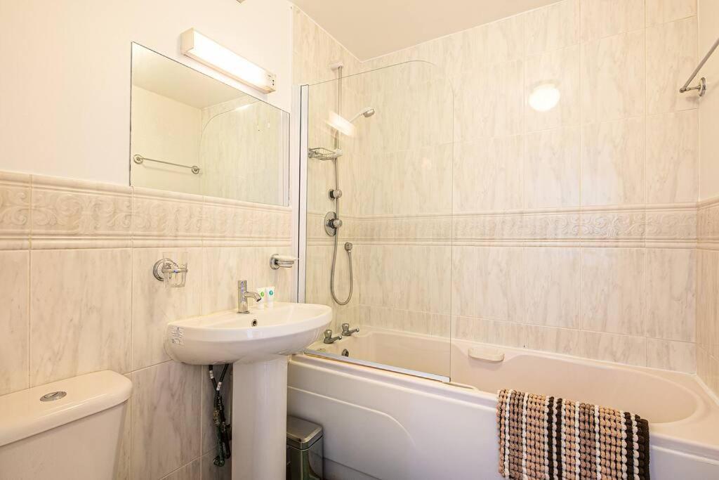 Beautiful 1-Bed Apartment In Grade Listed Warehouse - Victoria Quays, Sheffield City Centre, Free Parking, Pet Friendly, Netflix Ngoại thất bức ảnh